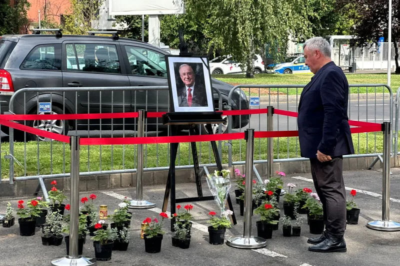Un ieșean, primul român care i-a dus flori lui Ion Iliescu la Cotroceni: „Nu l-au cunoscut cum l-am cunoscut eu”