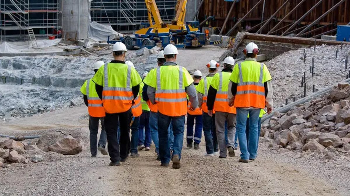 Cât se mai câștigă acum în străinătate, dacă lucrezi în construcții? Salariile au mai crescut în ultimii ani