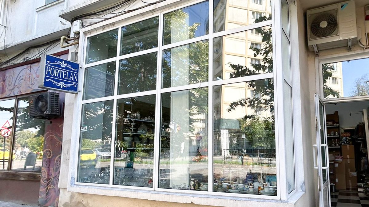Acesta este unul dintre cele mai vechi magazine din Iași! Produsele sunt unice și se găsesc cu greu în România. Cea mai valoroasă piesă costă aproape 10.000 de lei