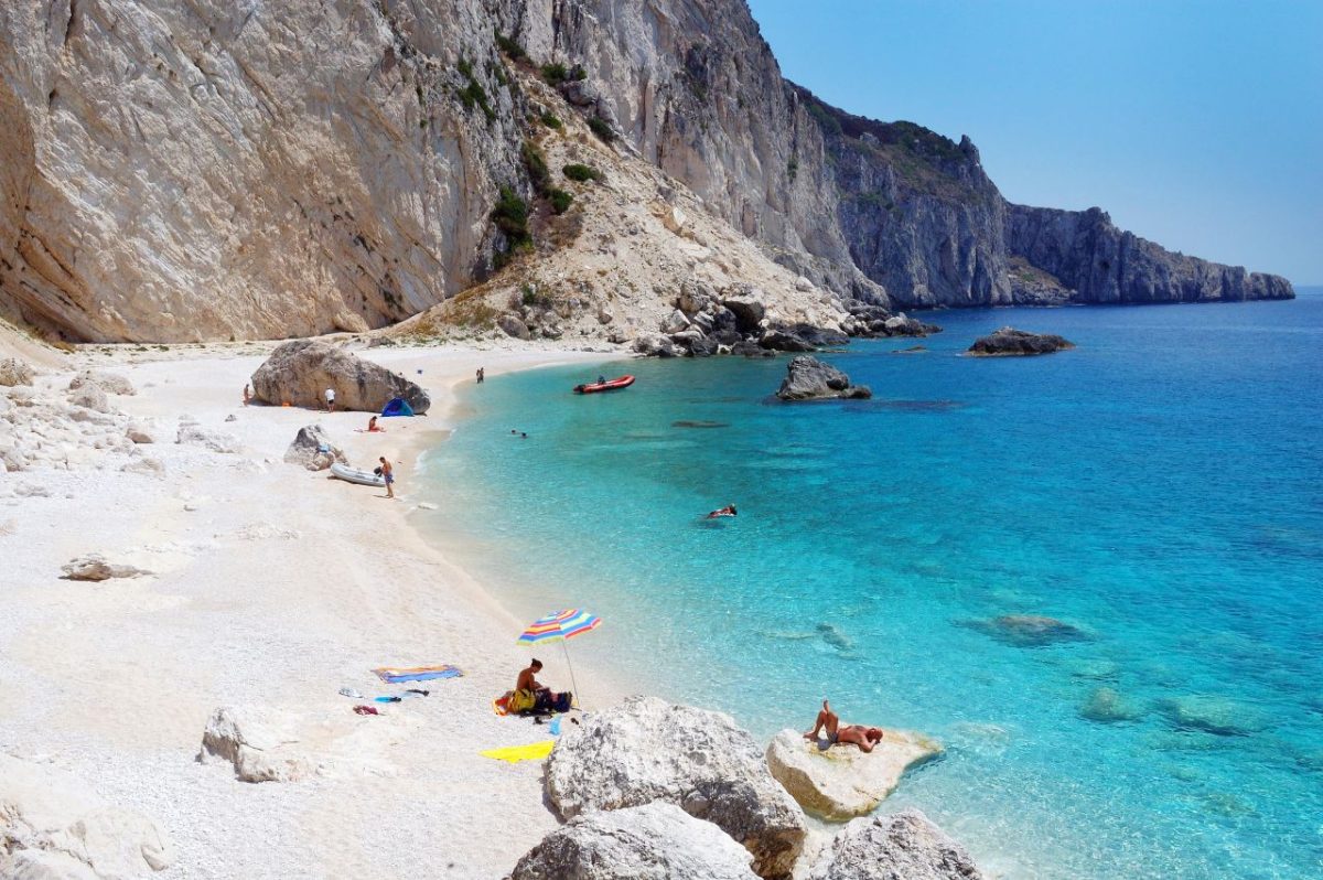 Descoperă paradisul ascuns al Greciei! Vacanța secretă pe o insulă pe care nimeni nu o știe