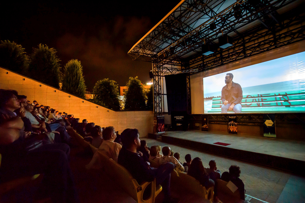 Serile Filmului Românesc, la Palas: filme în aer liber, întâlniri cu actorii şi concerte Moonlight Breakfast şi Feli