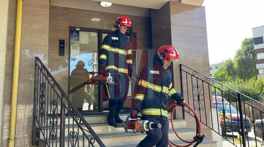 Intervenție pentru acordarea asistenței medicale și deblocarea unei uși de apartament în municipiul Iași