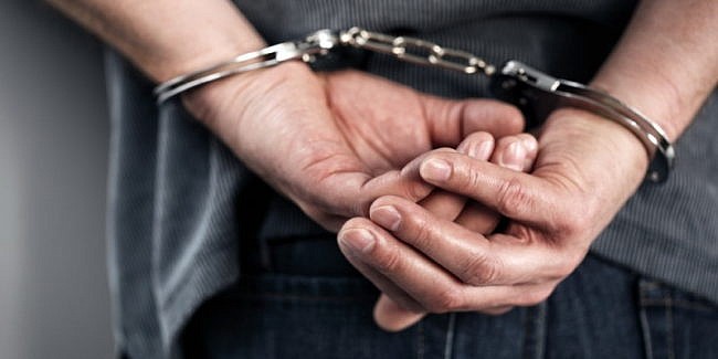 Un tânăr care a încercat să scape de polițiștii ce îl urmăreau în trafic, la Iași, a fost reținut pentru 24 de ore