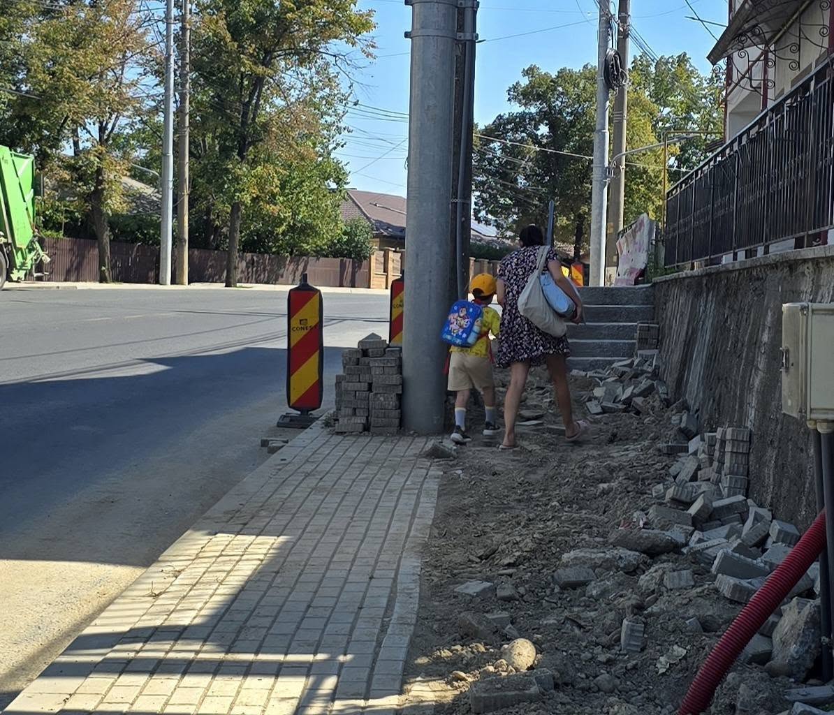 Iași, orașul lucrărilor fără cap și coadă! Pavele noi distruse pe Șoseaua Bucium