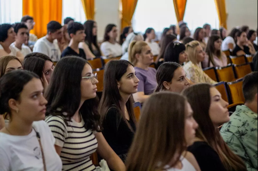 A început Tabăra de vară de limba română pentru elevi din Republica Moldova