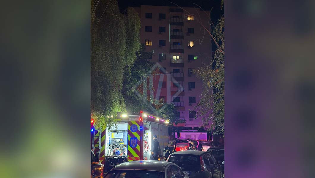 Incendiu la Iași! Flăcările au izbucnit la boxa unui bloc