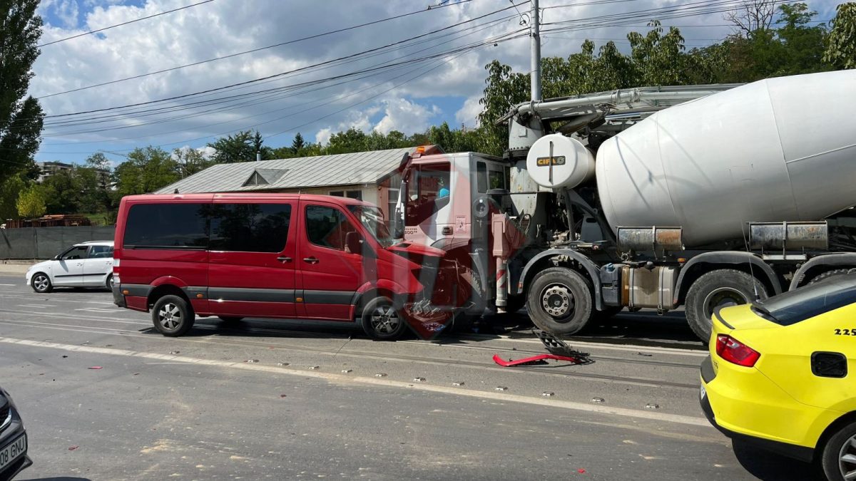 Accident rutier pe strada Aurel Vlaicu. Trei autoturisme s-au ciocnit violent. Trafic blocat – UPDATE
