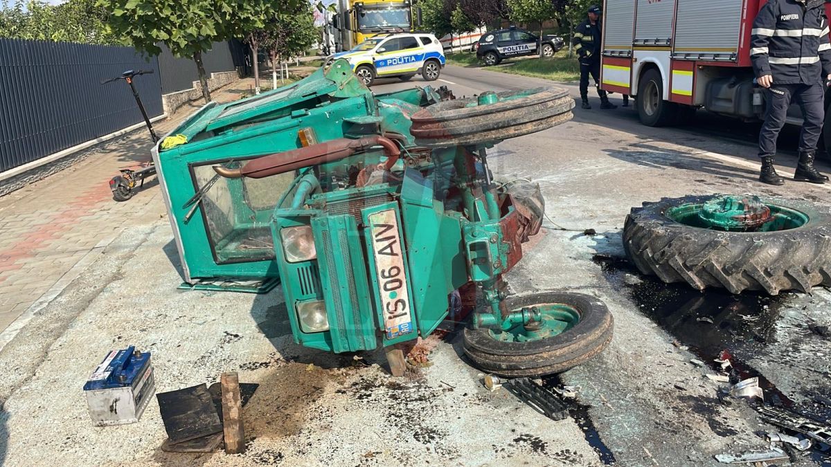 Accident rutier în Tomești! Un tractor a intrat în coliziune cu un autoturism – UPDATE, LIVE VIDEO