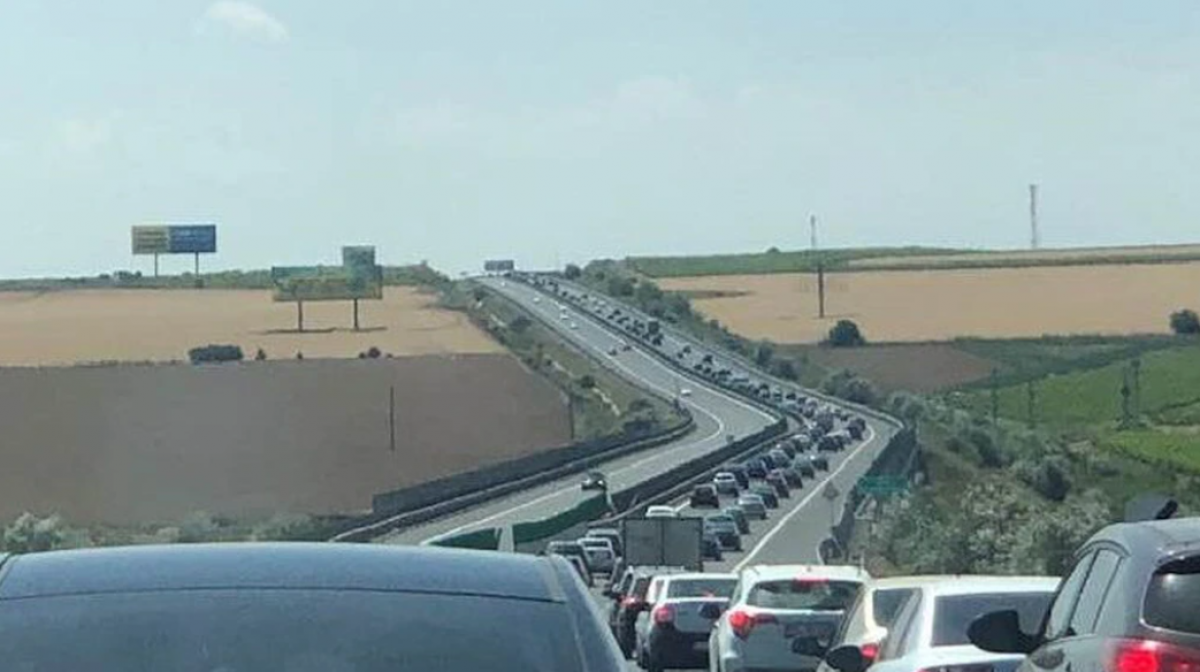 Toți românii pleacă la mare. Traficul pe autostradă este paralizat