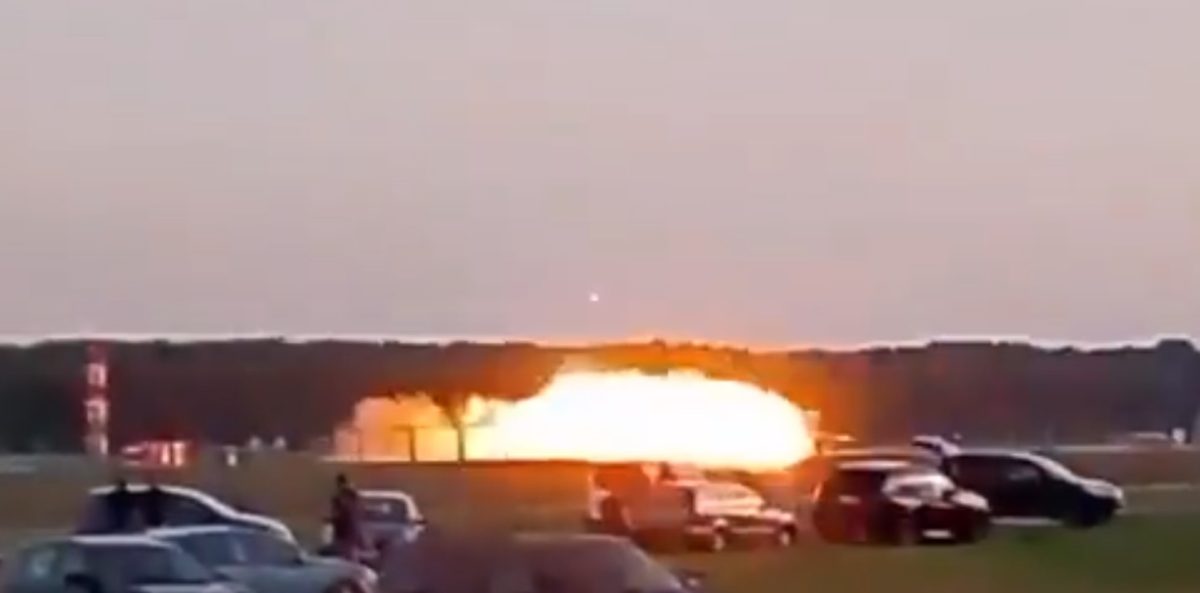 Un avion de tip F-16 s-a prăbuşit în timpul pregătirilor pentru un spectacol! Pilotul a murit