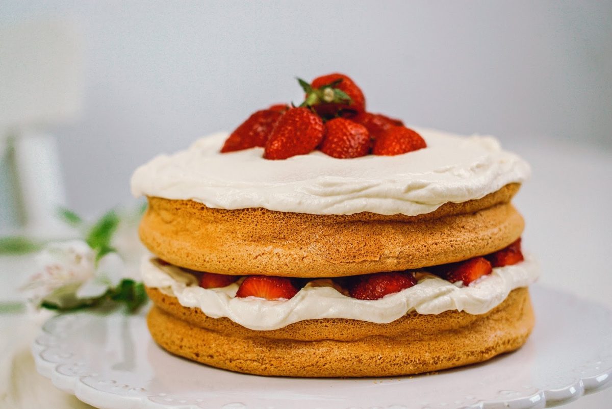 Blat de tort de post pufos – Rețetă pentru o bază delicioasă și aromată, ideală pentru orice ocazie