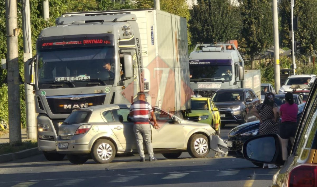 Accident rutier la Iași! Două autoturisme s-au izbit în zona Bucium-Socola