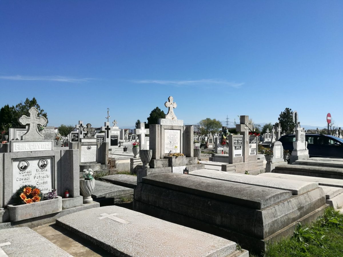Scene revoltătoare! Mai multe oseminte umane au fost găsite lângă un gard: „Probabil nu a plătit taxa cimitirului”