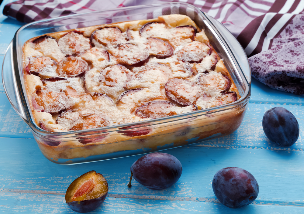 Clafoutis cu prune – Rețeta pentru un desert franțuzesc delicios și delicat