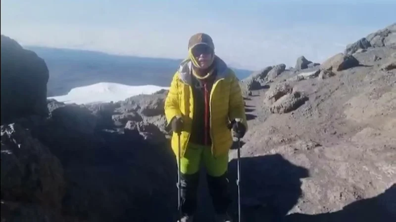 Record românesc pe acoperișul Africii! O fostă doctoriță din Iași a urcat pe Kilimanjaro la 72 de ani