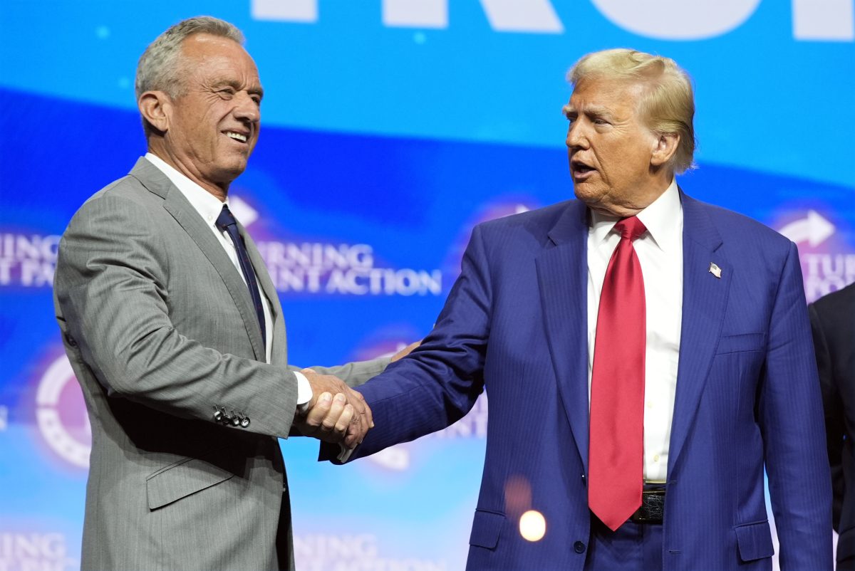 Donald Trump și Robert F. Kennedy Jr. ar putea interzice vaccinul anti-COVID