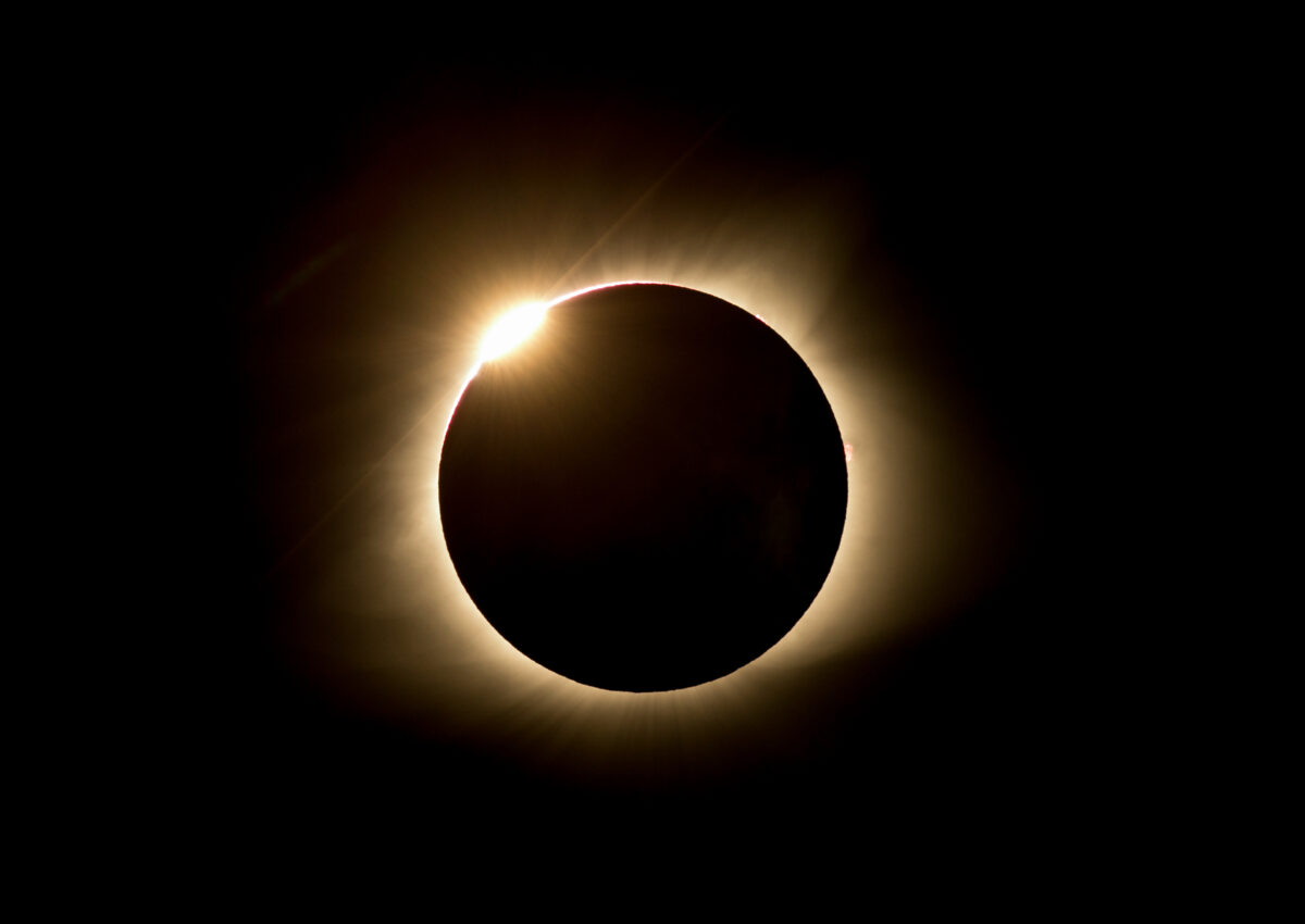 Omenirea, în întuneric șase minute. Ce spune NASA despre o eclipsă globală, azi
