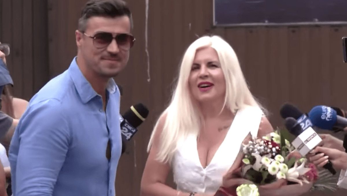 Elena Udrea recuperează timpul petrecut departe de fiica ei. Unde a fost surprinsă alături de Eva Maria