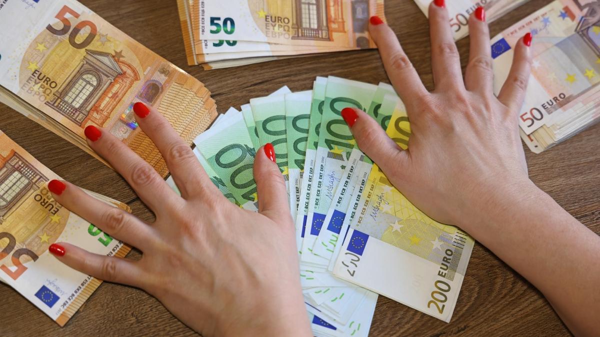 Bani gratis de la UE pentru tinerii fermieri! Vezi cine poate primi până la 200.000 euro