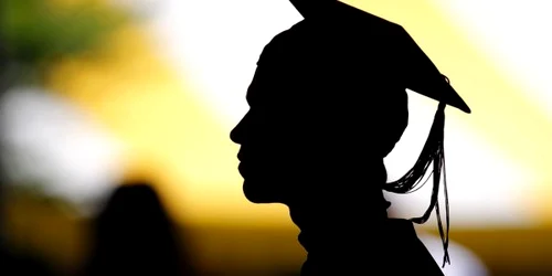 Republica impostorilor: Cum fabricile de diplome au construit statul eșuat în care trăim