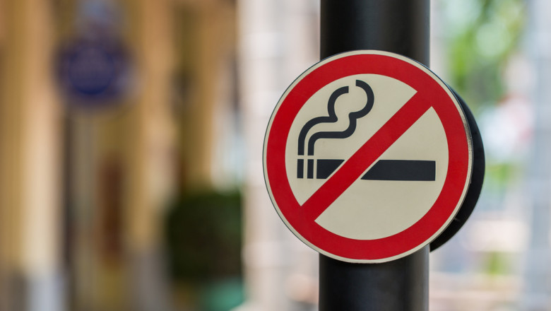 S-a terminat cu fumul! Amendă usturătoare dacă aprinzi țigara în locuri publice