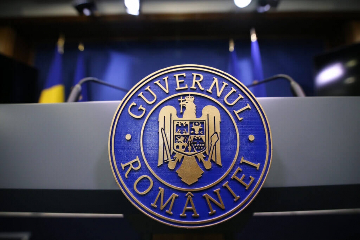 Regimul Bolojan lansează concursuri pentru șefii de secție și introduce măsuri fiscale drastice în Pachetul 2