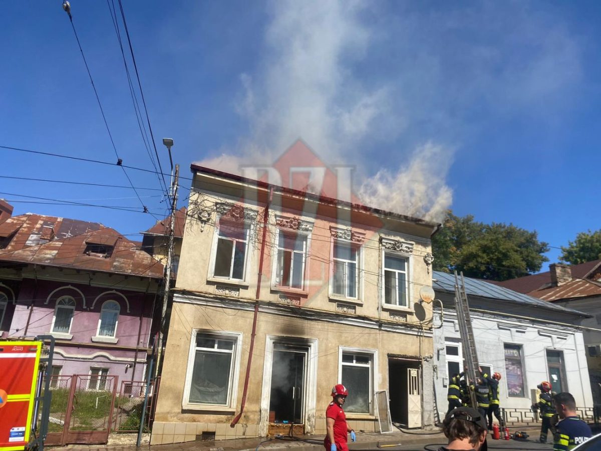 Incendiu în centrul Iașului! Pompierii acționează cu mai multe autospeciale. Trafic blocat – UPDATE