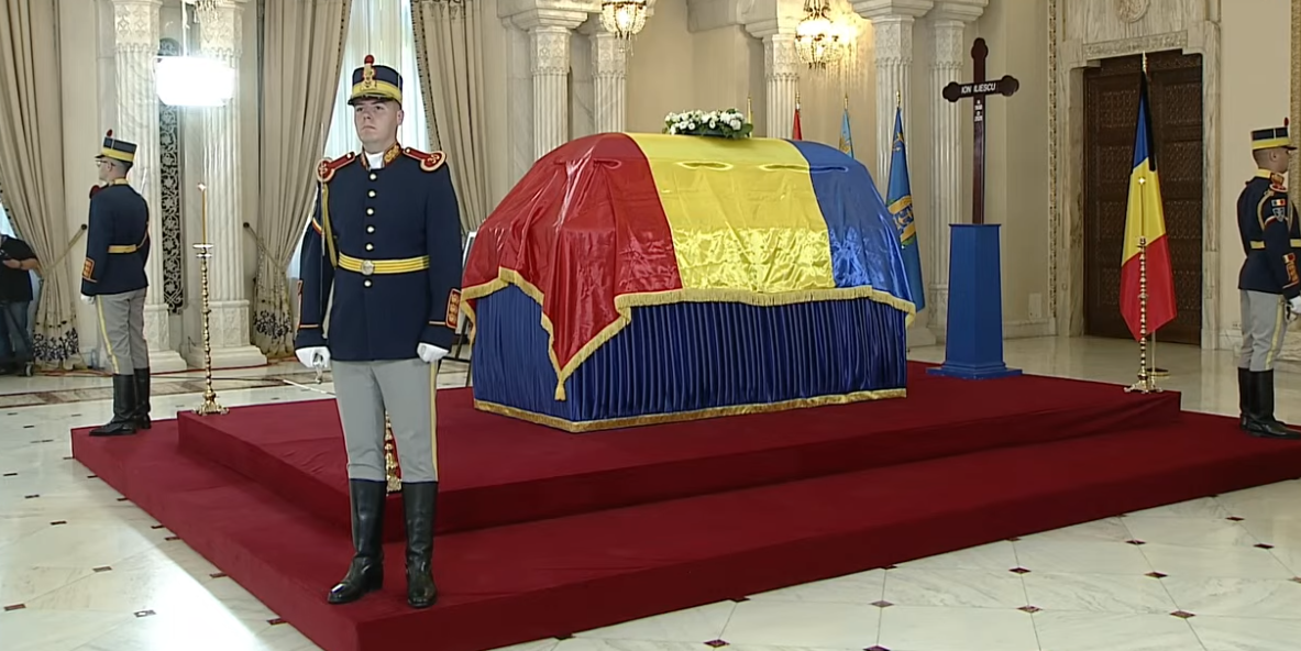 Zi de doliu național în România pentru Ion Iliescu. Fostul președinte, condus pe ultimul drum cu onoruri militare – LIVE