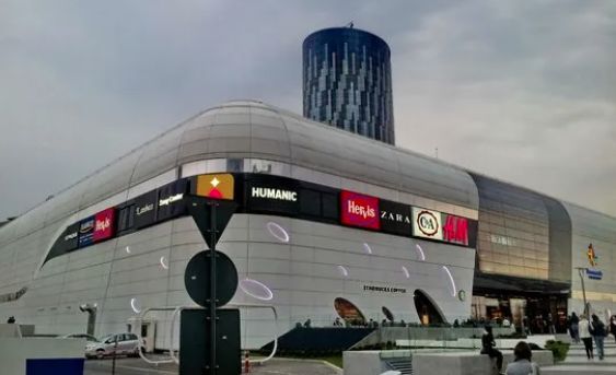 Mall-uri în care cad victime copii