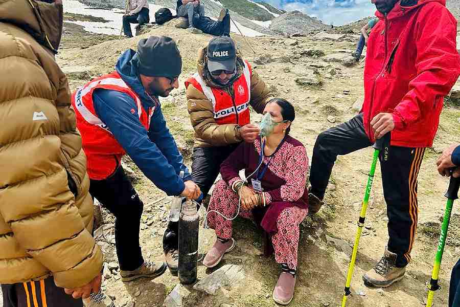 Tragedie în India! Peste 30 de morți după o alunecare de teren lângă un celebru sanctuar
