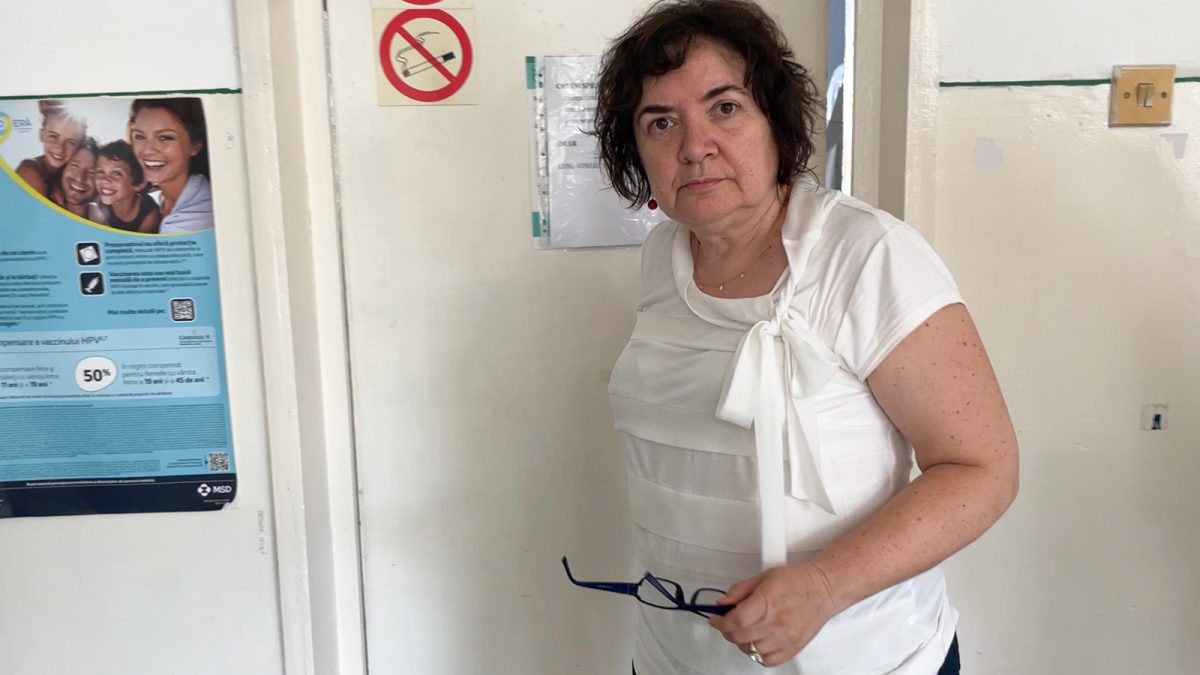 Scandal de proporții la cabinetul unui medic de familie! Pacienții o acuză pe doctoriță că încalcă legea: „Dânsa funcționează fără asistent medical”