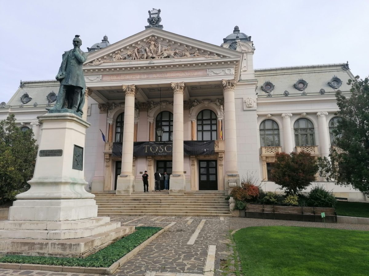 Gala extraordinară „Magia serii în sunet și lumină”, oferită de Opera Iași, va avea loc în Grădina Palas