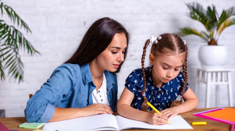 75% dintre părinți consideră prețul mai important decât brandul în cazul produselor necesare pentru începerea anului școlar, potrivit unui studiu Deloitte