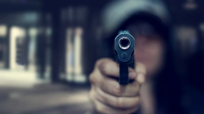 Un bărbat, împușcat în față într-un mall! Cine a fost adevărata țintă a agresorului?