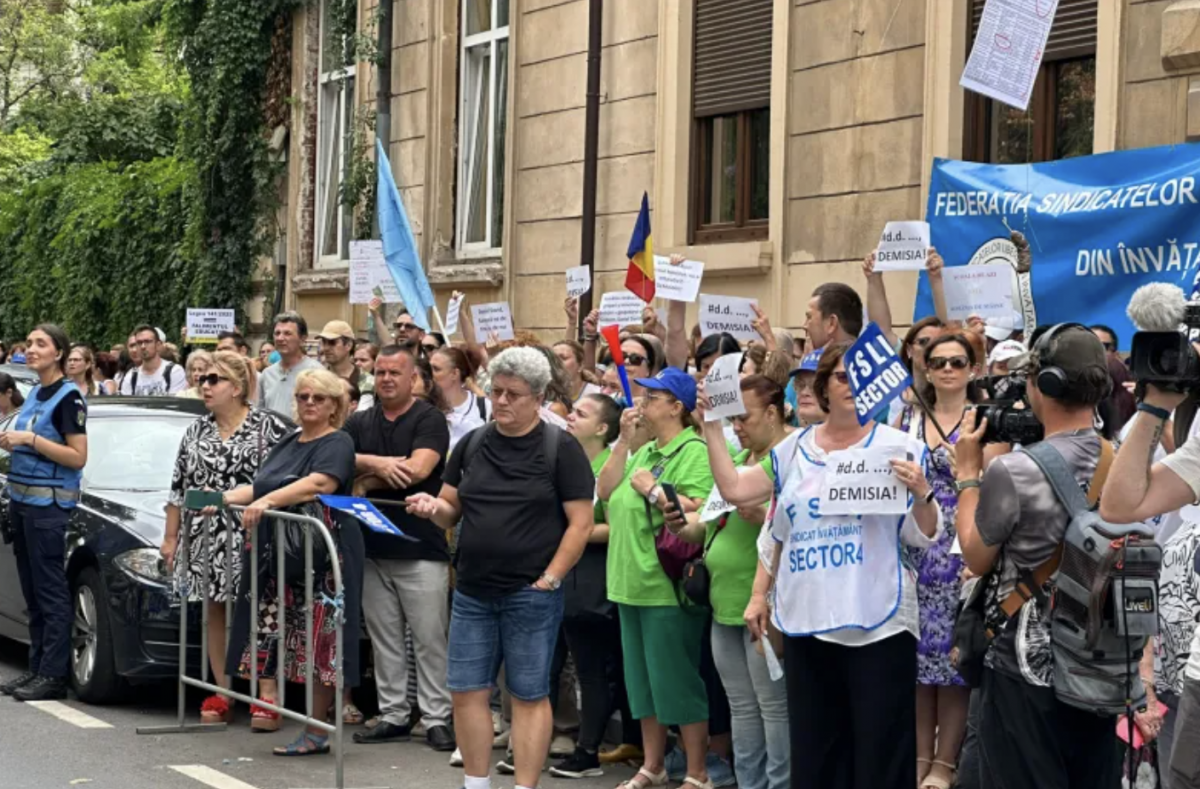 Revoluție în Educație! Profesorii ies în stradă în prima zi de școală după deciziile controversate ale Guvernului Bolojan
