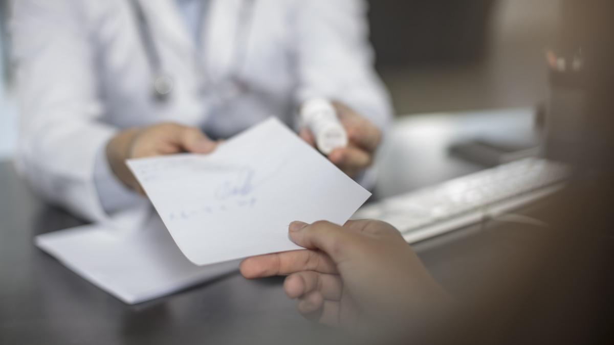 O nouă lovitură pentru românii care se îmbolnăvesc și nu pot munci! Schimbare majoră privind concediile medicale!