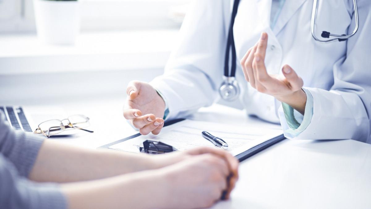 Cât vor plăti românii neasigurați pentru o vizită la medic, începând cu luna august! Incredibil cât costă o zi de spitalizare!