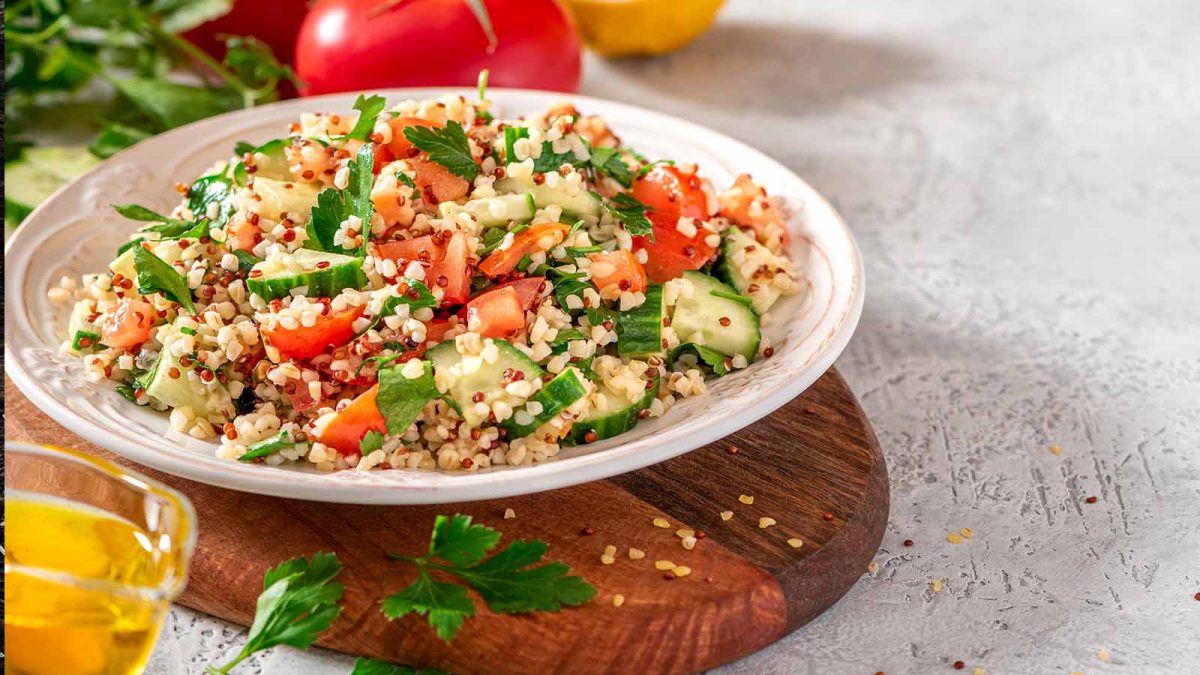 Cum se prepară cea mai simplă salată cu bulgur. Ce beneficii aduce organismului ingredientul