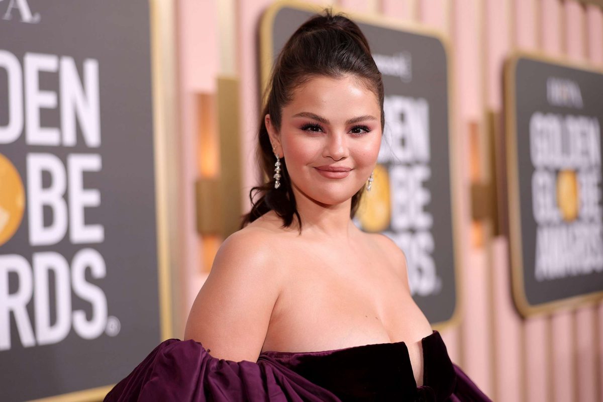 Selena Gomez relaxată și superbă pe iaht. Distracție și eleganță la maxim înainte de nuntă