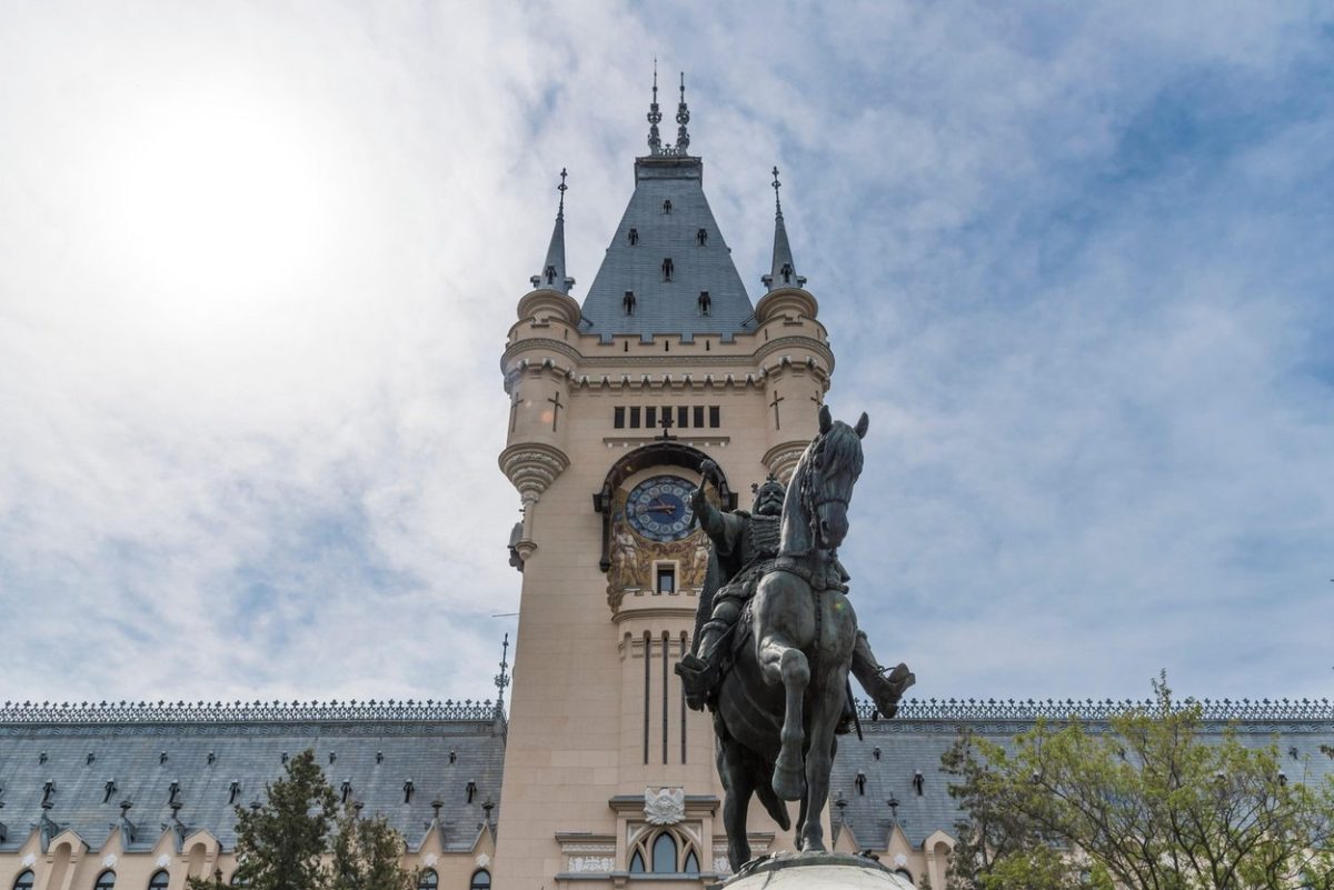 Statuia lui Ștefan cel Mare din fața Palatului Culturii intră în restaurare. Lucrările vor dura cel mult un an