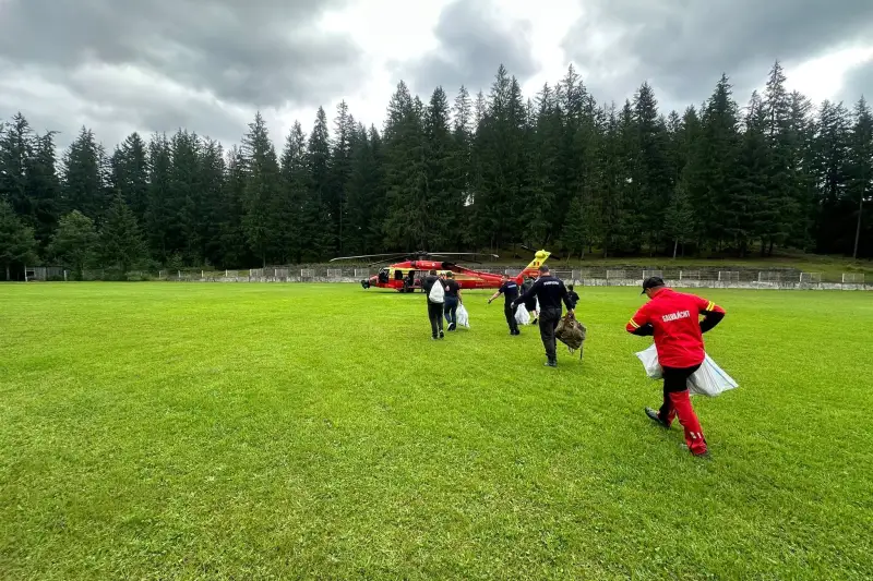 Salvare surprinzătoare în Suceava! Elicopterul SMURD preia 300 kg de brânză din munți după inundații