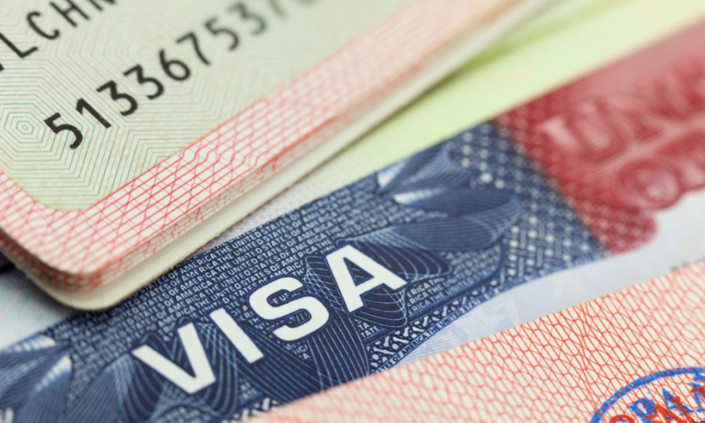 Lovitură neașteptată pentru studenții străini din America! Mii de vize revocate dintr-un motiv controversat
