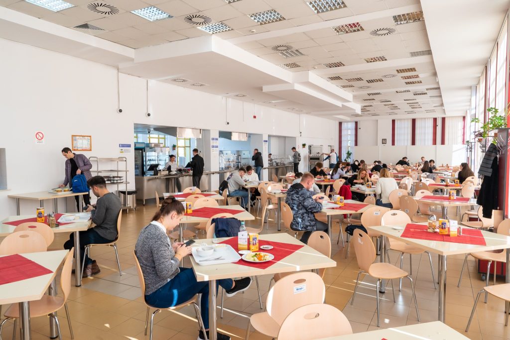 TUIAȘI oferă 8 burse de 1.500 lei/lună pentru studenții care doresc să lucreze la Cantina „Tudor Vladimirescu”