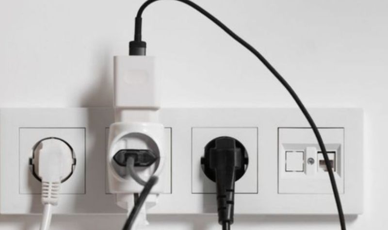 Ce este energia ”fantomă”? Consumul ascuns de energie electrică din propriile case