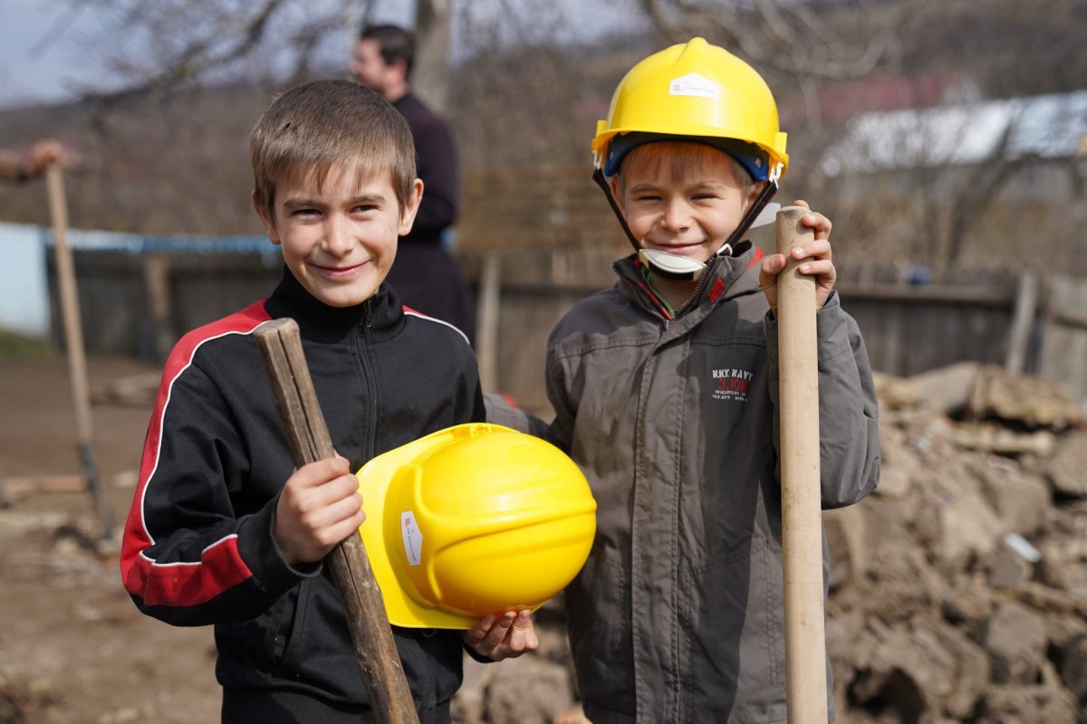 Campania „Fapta bună face casa bună” – Arhiepiscopia Iașilor strânge fonduri pentru locuințele familiilor numeroase din Moldova