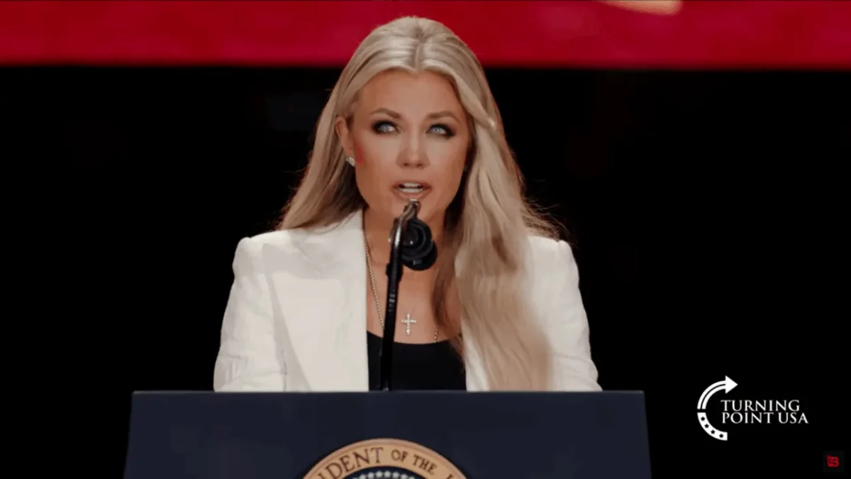 Charlie Kirk, comemorat de zeci de mii de oameni pe stadionul State Farm. Văduva lui l-a iertat pe asasin