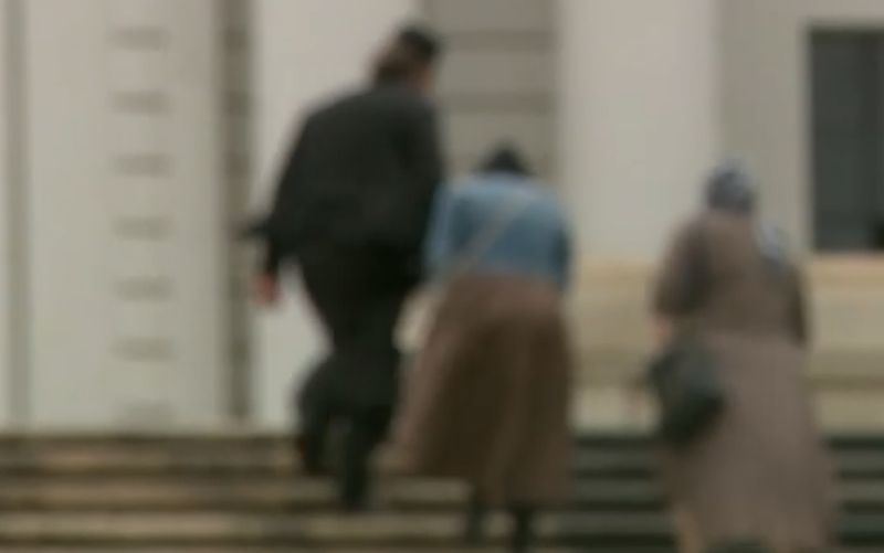 Gestul revoltător al unui preot! Ce făcea, de fapt, când nu slujea