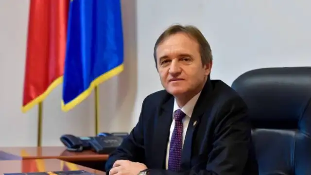 Un magazin sătesc din Gorj a cumpărat o mașină de lux pentru un parlamentar PSD