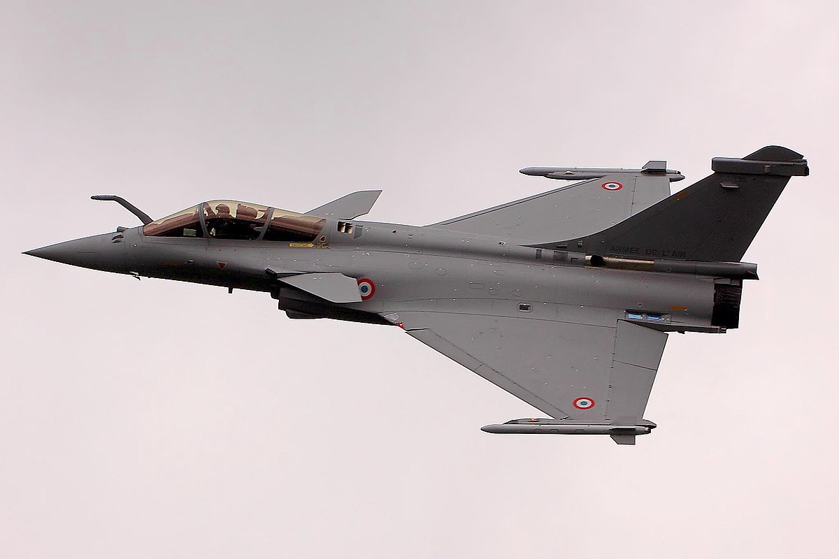 Mișcare de ultimă oră! Macron anunţă trimiterea a trei avioane Rafale pentru protejarea spaţiului aerian polonez