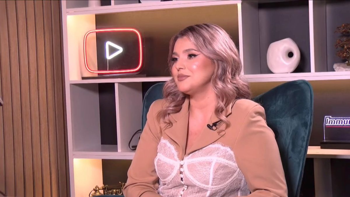 Ramona Scripcaru și dorința de a crea propriile haine. Eleganța și versalitatea îi descriu ținutele